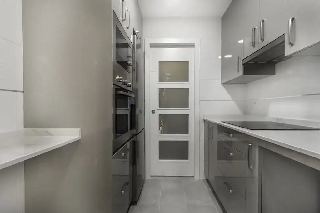 puerta con cristal para cocina